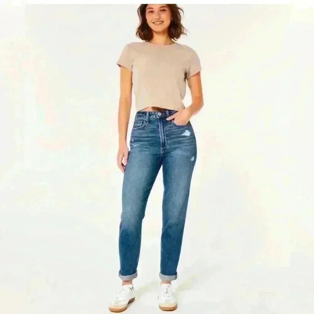 BNWT Hollister Curvy Ultra  High Rise Mom Jeans Size 00R